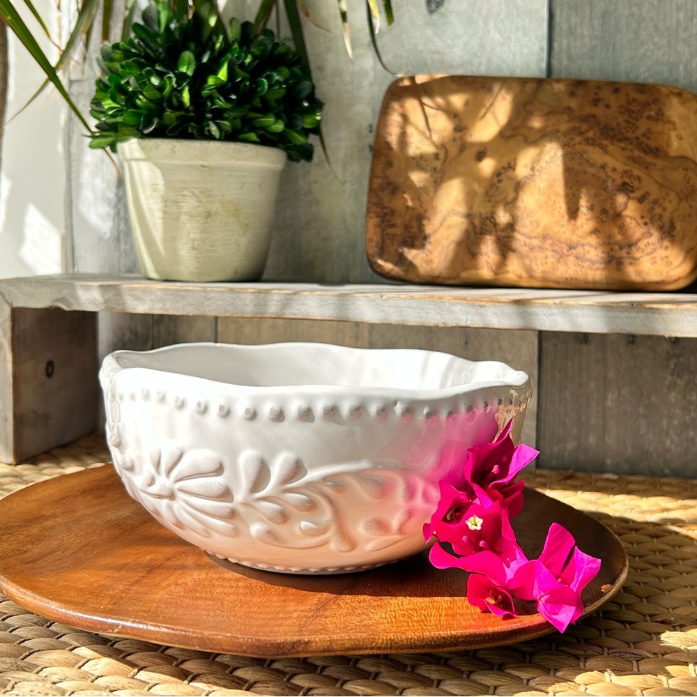 🌴Elegant American Atelier Bianca Leaf White Beaded Bowl | Salad/Soup/Cereal